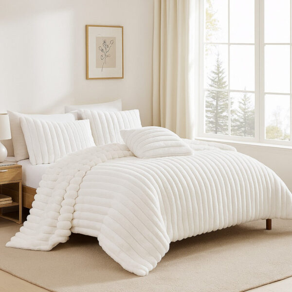 Sieno 4pc Queen Comforter Set, White Faux Fur and Micro Mink Backing