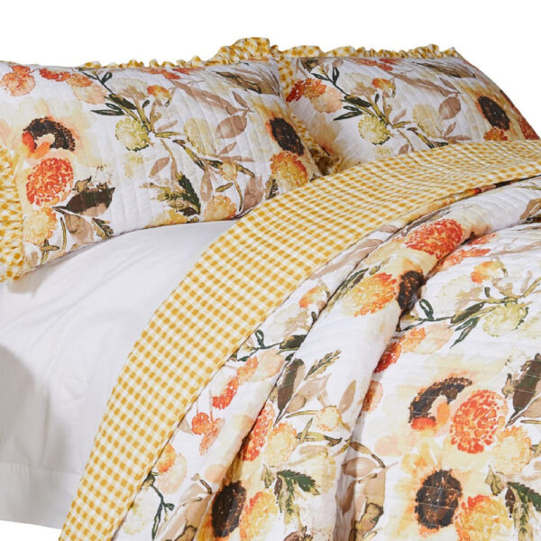 Kelsa 3 Piece Queen Quilt Set with 2 Pillow Shams and Cotton Fill, Gold