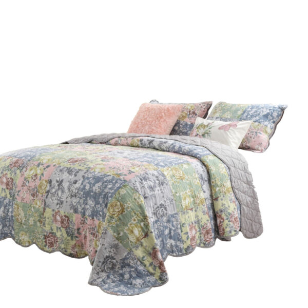 Eni 3 Piece Queen Cotton Quilt Set, Vibrant Pastel Blue Flowers, Scalloped