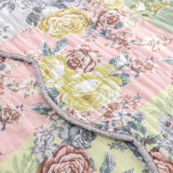 Eni 3 Piece Queen Cotton Quilt Set, Vibrant Pastel Blue Flowers, Scalloped