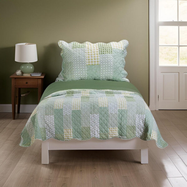 Reversible Fabric Twin Size Quilt Set with Geometric Pattern Motif, Green