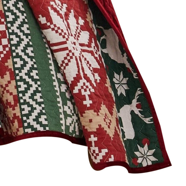 Live 3 Piece Queen Quilt Set with 2 Pillow Shams, Festive Winter Print
